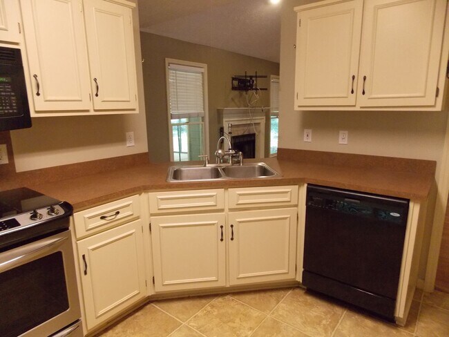Building Photo - Cute house in Harris County off Fortson Ro...