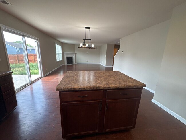 Building Photo - Well-Maintained 4BR Home in Lebanon | Great Location + Natural Light