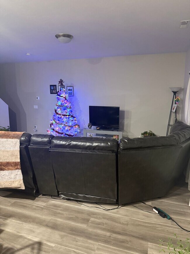 Building Photo - Three Bedroom Available