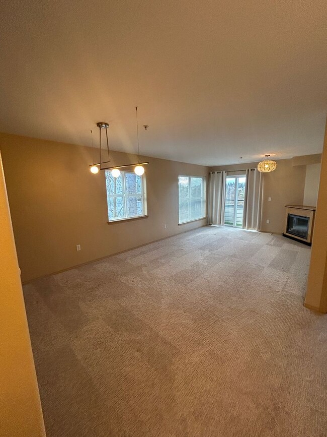 Building Photo - Fantastic 2 Bed 2 Bath Greenwood Condo- Av...