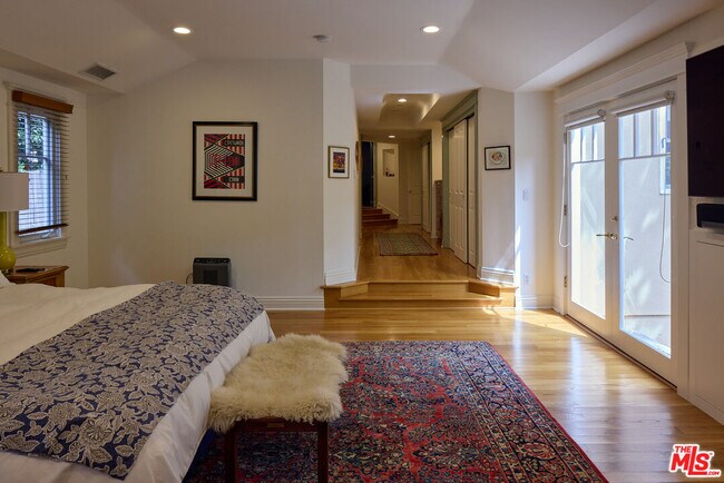 Building Photo - 621 N Saltair Ave