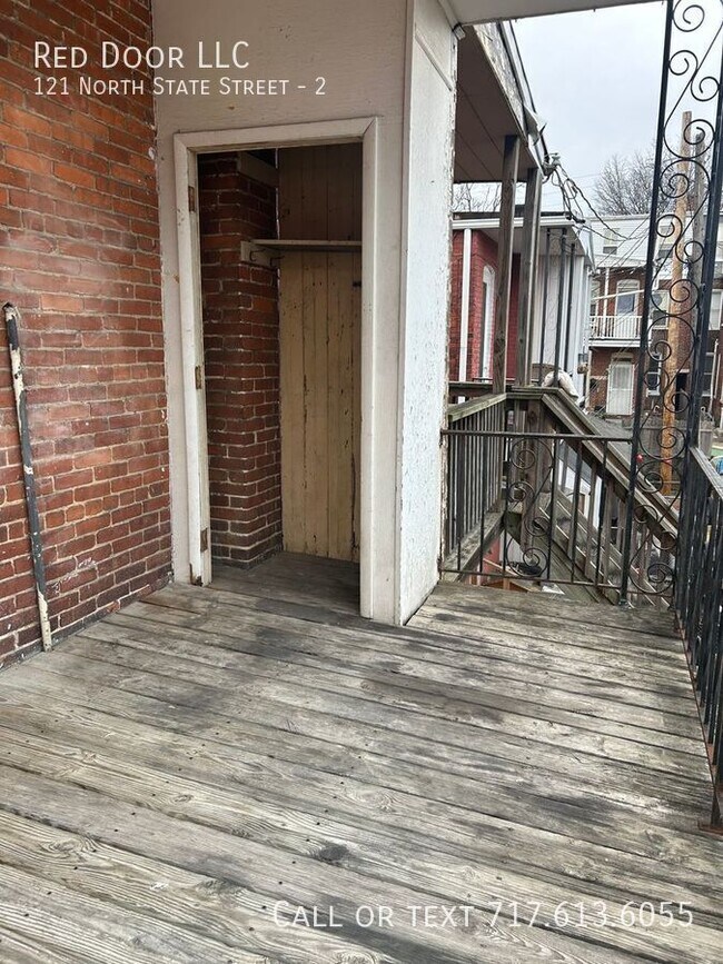 Building Photo - 121 N State St