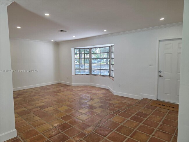 Building Photo - 13920 Kendale Lakes Blvd