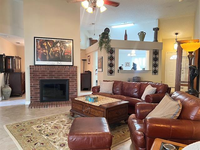 Building Photo - 1964 Hobart Ln