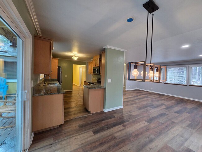 Building Photo - 1294 Pine Valley Rd