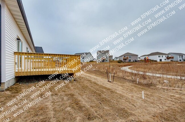 Building Photo - 755 Linden St