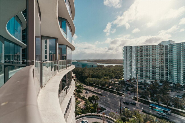 Building Photo - 15701 Collins Ave