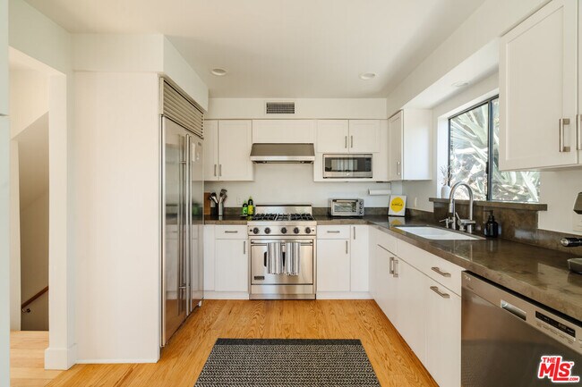 Building Photo - 2261 Vasanta Way