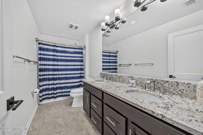 Building Photo - 319 Tulip Ct
