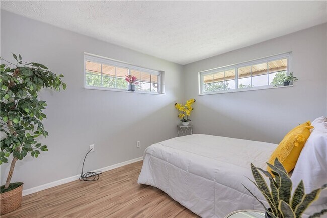 Building Photo - 5276 Buckner Dr