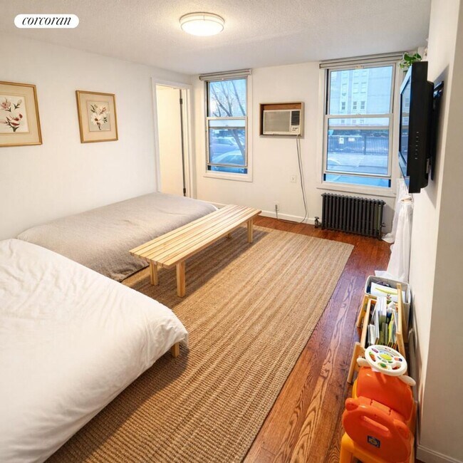 Building Photo - 38 Richardson St