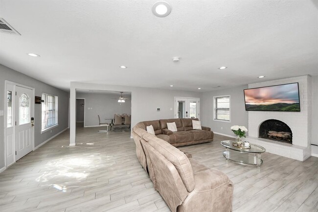Building Photo - 2402 Bammel Timbers Ln