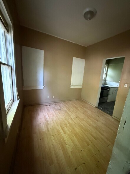 Building Photo - 927 W North St