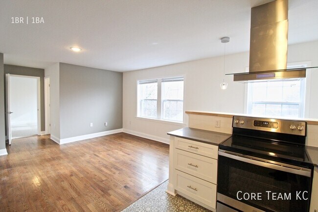 Building Photo - 1901 Olathe Blvd