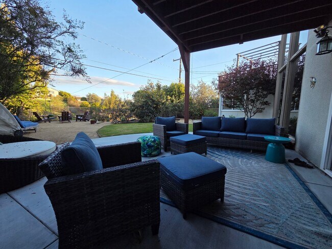 Building Photo - Wonderful Mid Century Home available for lease