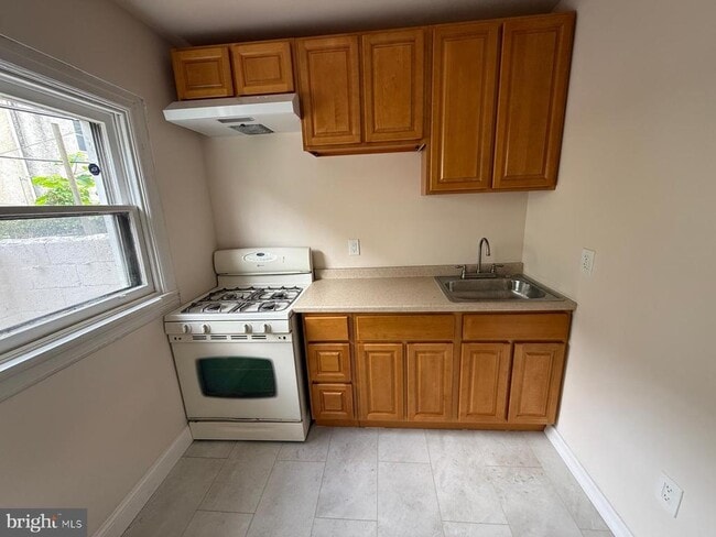 Building Photo - 1861 Judson St