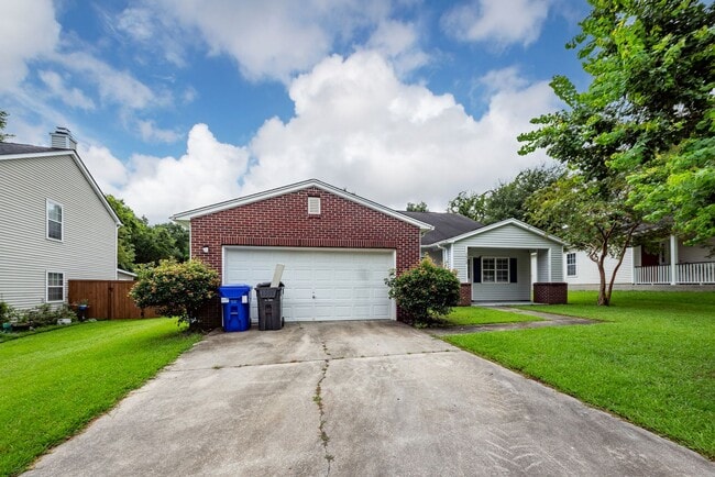Building Photo - 4 Bedroom, 2 Bathroom Home in Park Hill Pl...