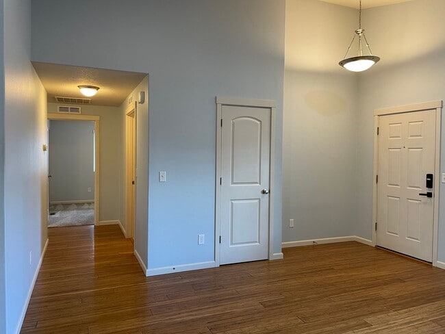 Building Photo - CHARMING Ranch-Style Home in Ridgefield, WA! 3 Bedrooms & 2 Baths! Walk-In Closet! Spacious Floor...