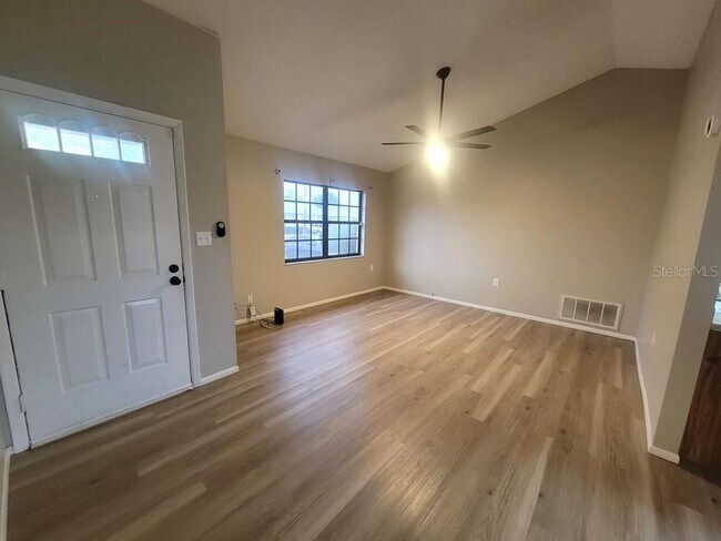 Building Photo - 1305 Calamondin Dr