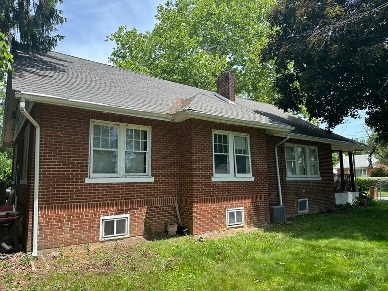 Building Photo - 706 Hoffman Ave