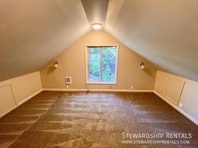 Building Photo - 2334 Augusta St