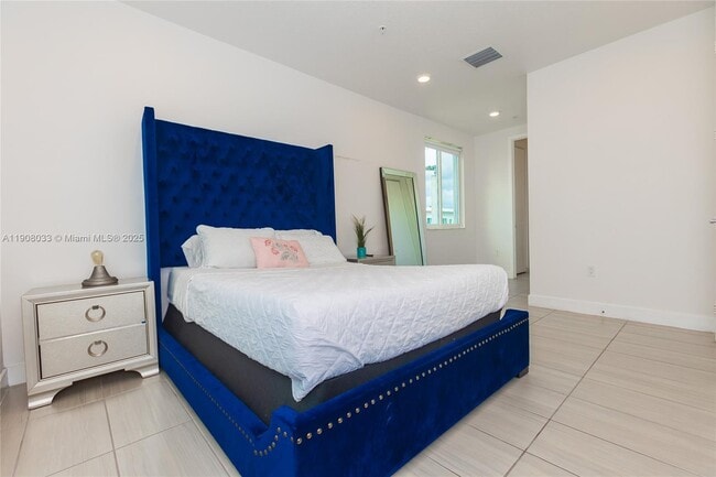 Building Photo - 6401 NW 103rd Pl