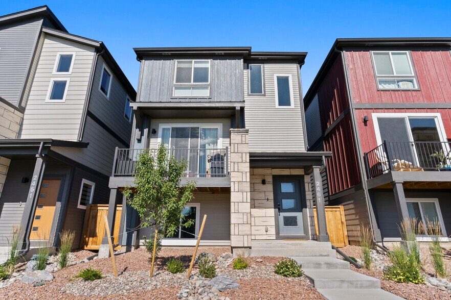 Front View - 2461 Horsemanship Ct