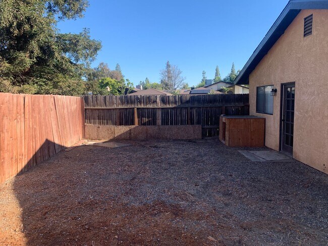 Building Photo - Clean & Updated 3-Bedroom Home in Southwest Bakersfield – Available Now!