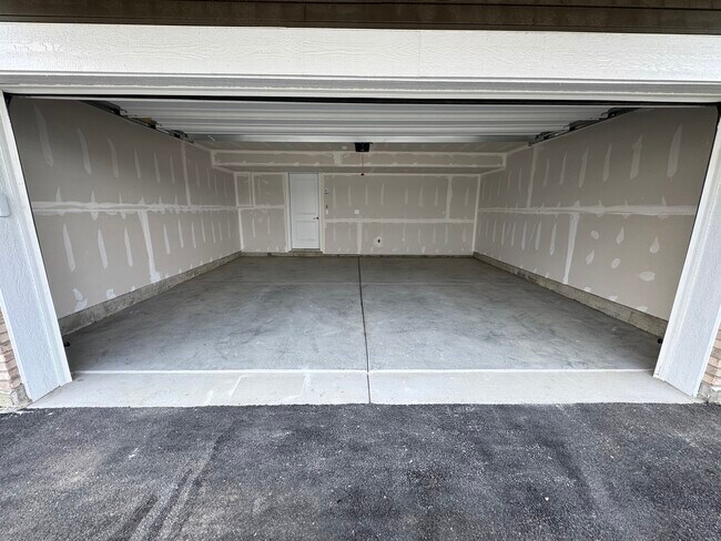 Building Photo - 14942 S McCarthy Cir