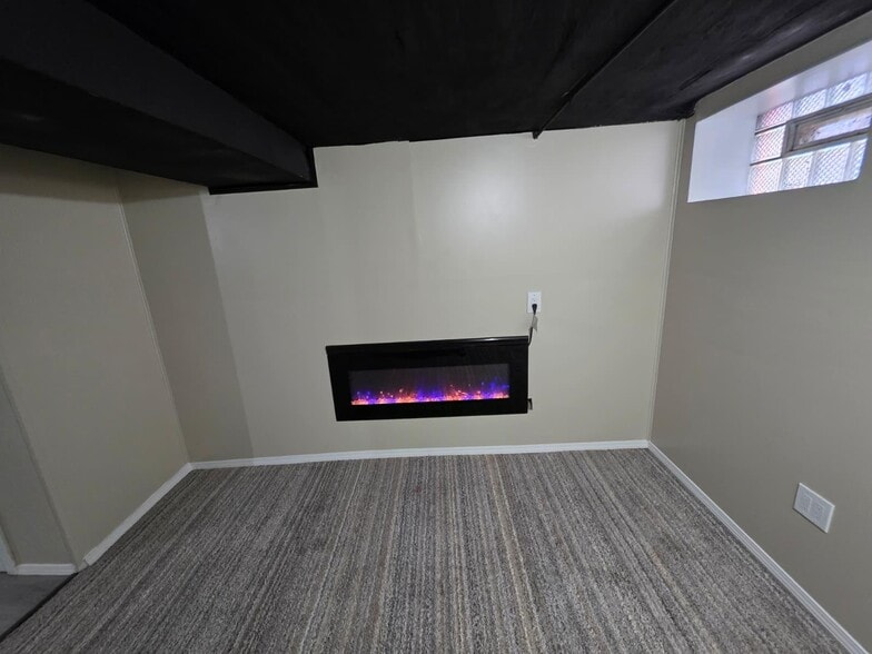 Building Photo - 2048 Rossmoor Rd