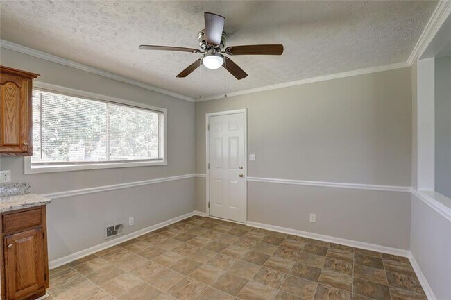Building Photo - 2585 Walton Way SW