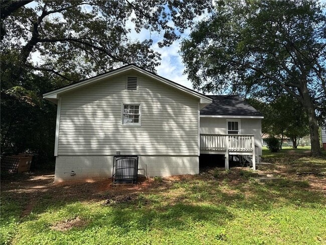 Building Photo - 4692 College St