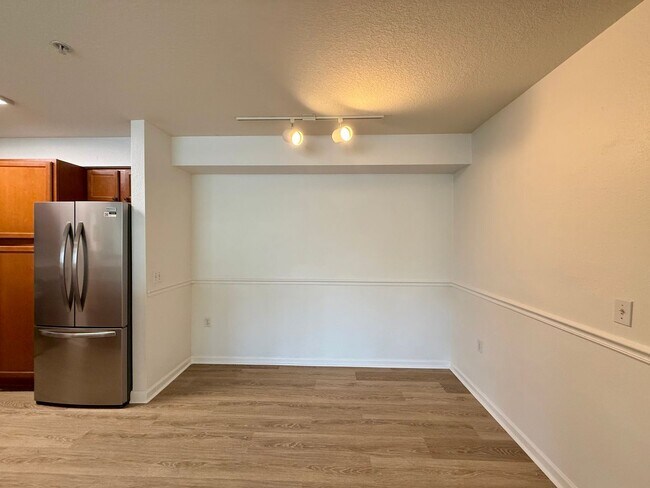 Building Photo - Bright and updated 3-bedroom, 2-bath condo