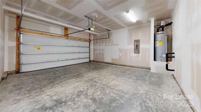 Building Photo - 2888 Yeager Dr NW