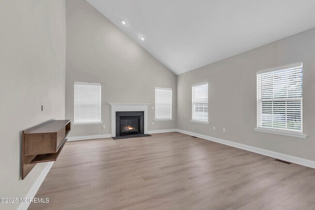 Building Photo - 12 Wintergreen Ct