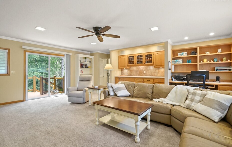 Upper Family Room - 4625 SW 42nd Pl