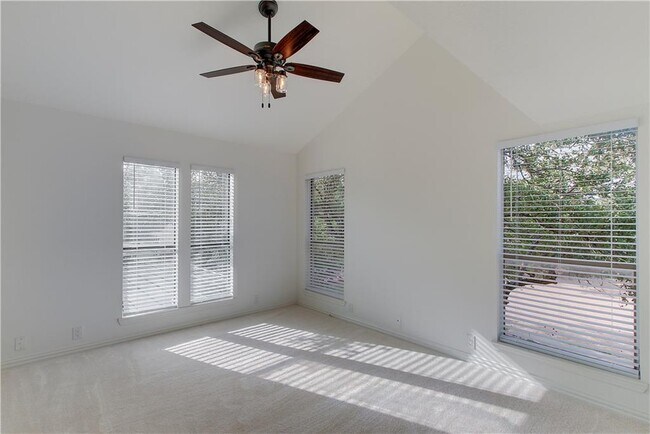 Building Photo - 9305 Granada Hills Dr