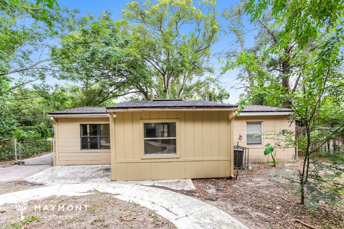 Building Photo - 5453 Oak Forest Dr