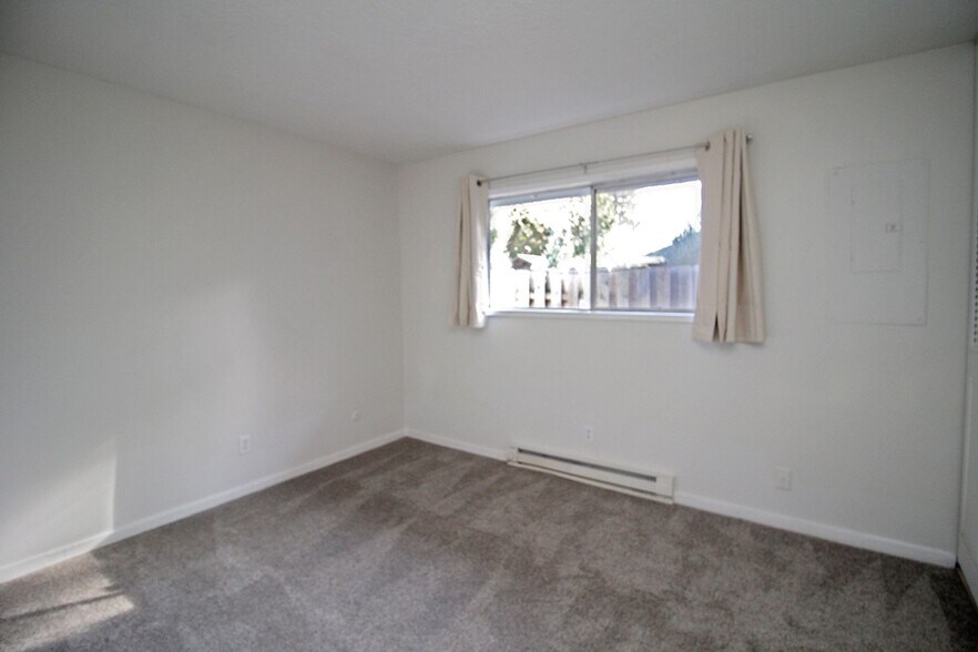 Building Photo - 8834 SE 9th Ave