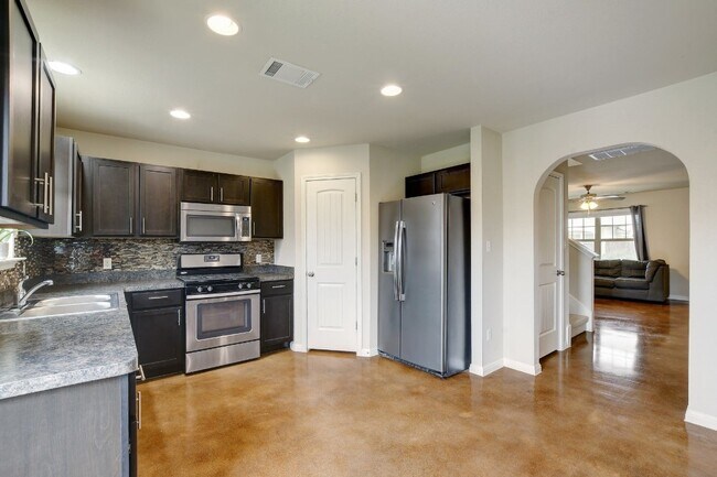 Building Photo - 4616 Inicio Ln