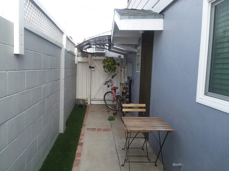Sideyard - 737 W 19th St