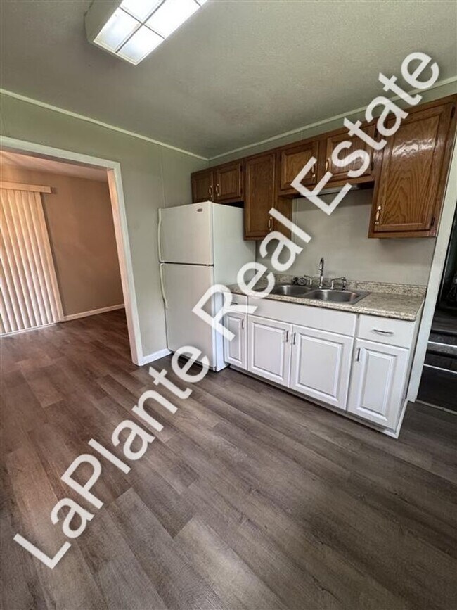 Building Photo - Cute Home on Large Lot for Rent