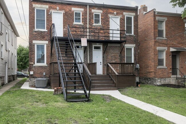 Building Photo - 162-164 E 11th Ave