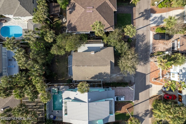Building Photo - 1058 Beach Ave