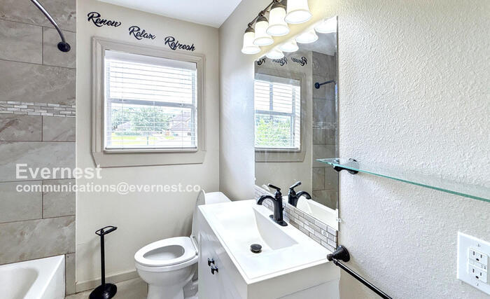 Building Photo - 3340 Blodgett St