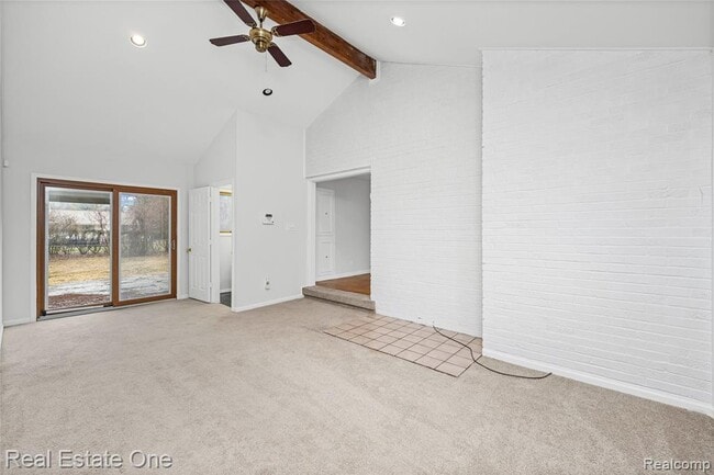 Building Photo - 2360 Pine View Dr