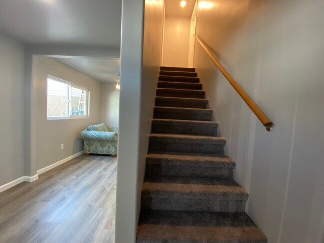 Building Photo - 2146 S West View St