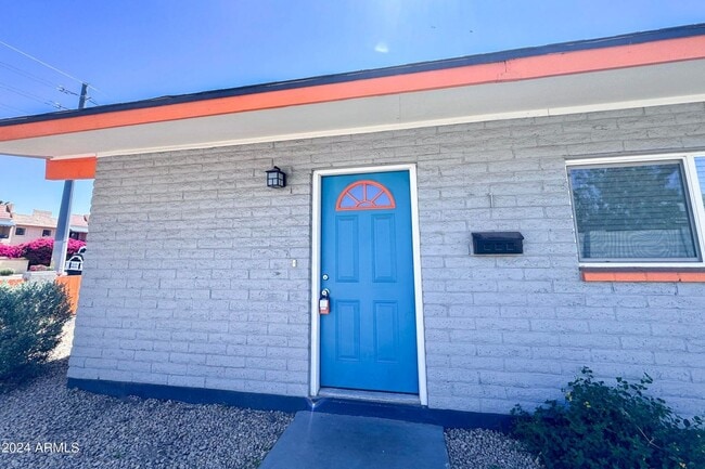 Building Photo - 1118 S McClintock Dr
