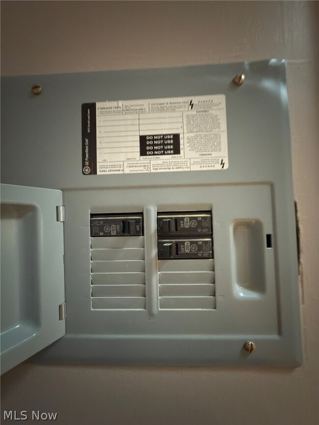 Building Photo - 153 S Main St