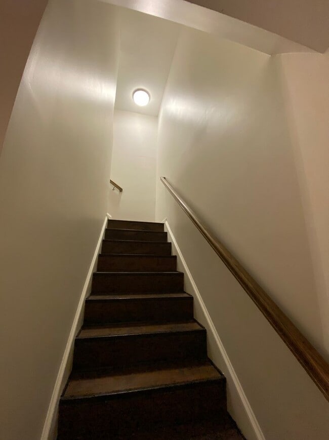 Building Photo - This beautifully 1 small Pet friendly 3 be...
